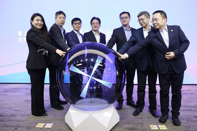 罗贝托参加巴萨今日合练 特狮仍未随队训练据记者AlexPintanel报道，罗贝托参加巴萨今日合练，特尔施特根仍缺席合练。